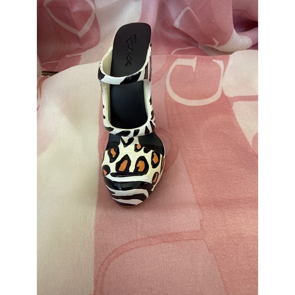 Just The Right Shoe Enticing Lorraine Vail Raine Animal Print Miniature Figurine